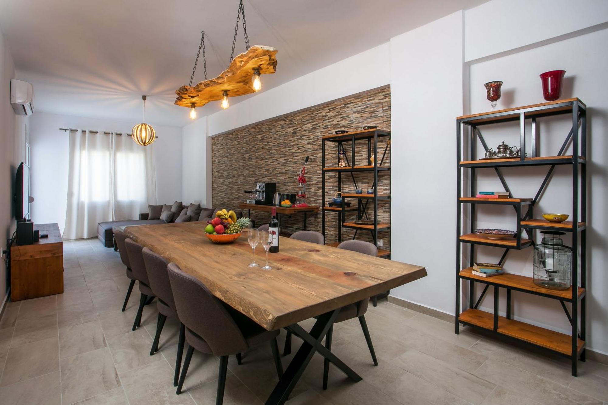 La Vie Est Belle Apartment